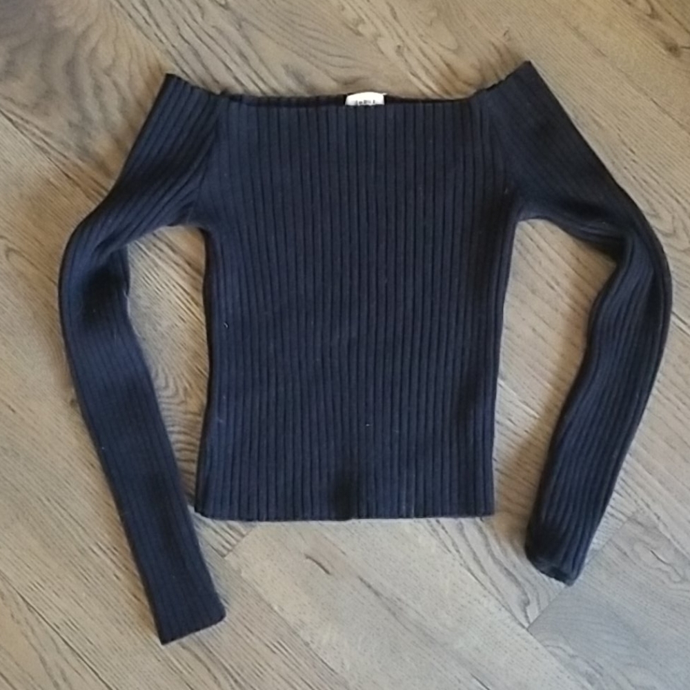 Cropped ribbed sweater